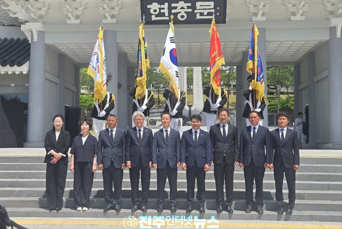유명현 산청군수 당선자·군의원 당선자 10명, 첫 공식 일정 시작…“군민만 바라보겠다”