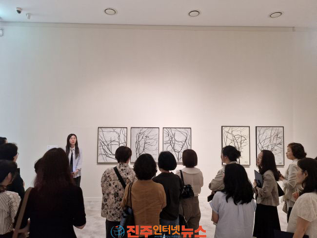 진주시립이성자미술관 2기 도슨트 아카데미 수료식 개최