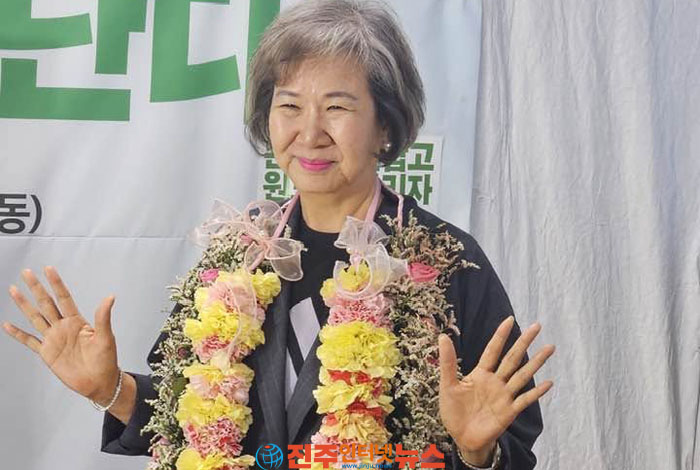 국회의원에서 무소속 시의원으로…손혜원 당선이 던진 한국 정치의 역설