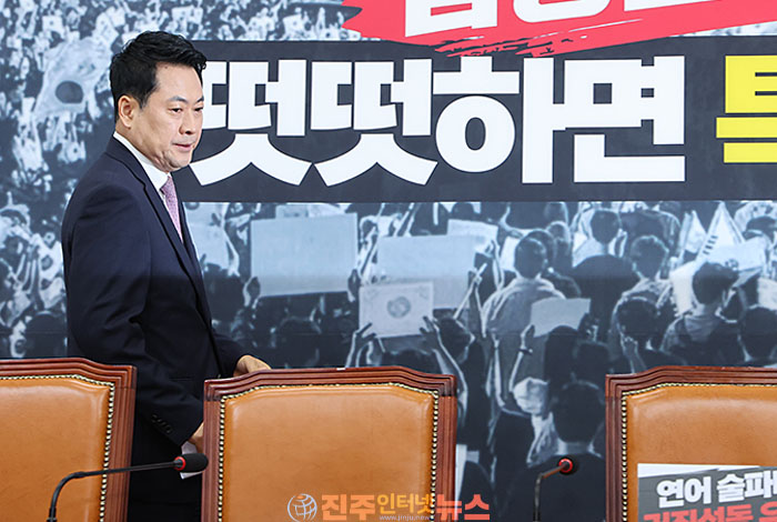 국민의힘 내홍, 장동혁 리더십 시험대…정면돌파인가, 책임정치인가