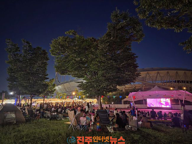 진주시 두 번째 달빛영화제·나이트마켓 성료