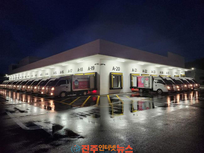 진주시 먹거리센터 공공급식 식재료 공급 확대 센터 전경 배송차량