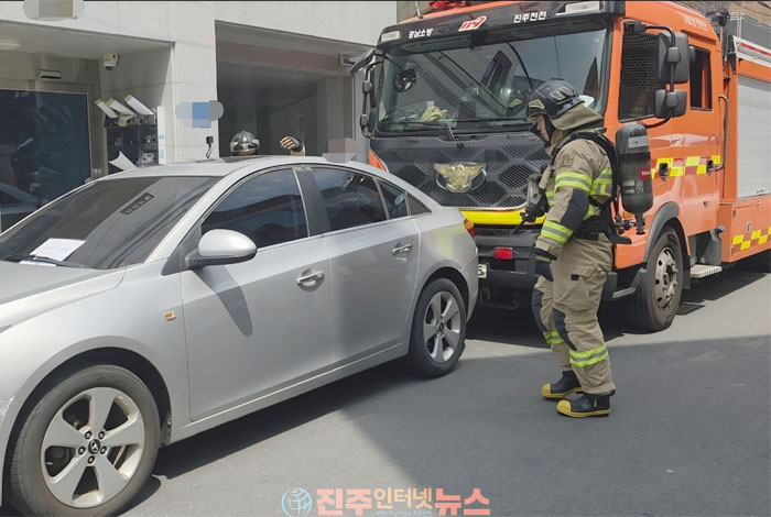 경남소방, 불법 주·정차 차량 강제처분 훈련 실시… 생명을 지키는 법 집행은 선택이 아닌 의무다