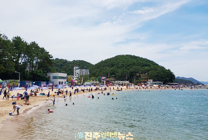 경남 해수욕장 26곳 개장…안전 대책만으로는 부족하다, 바가지요금·안전 사각지대 해결이 먼저