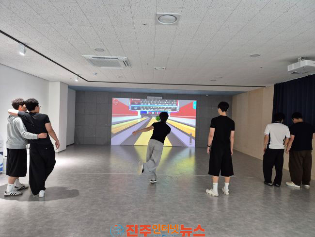 남해군 청소년수련관 가상현실(VR) 스포츠실 개장
