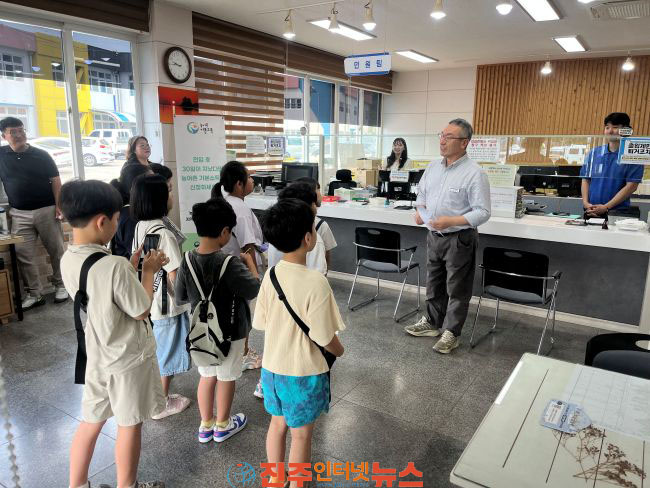 창선초등학교 어린이들 창선면행정복지센터 방문