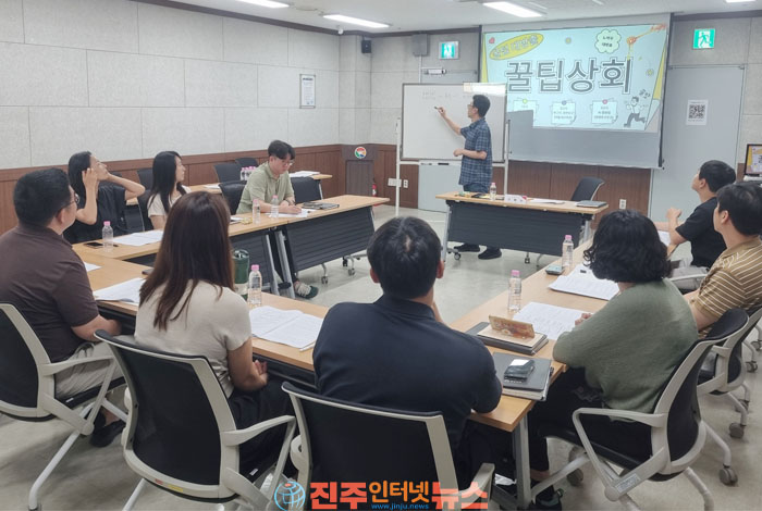 경남도 '꿀팁상회'가 바꾸는 공직문화…경험은 자산이지만 매뉴얼을 대신할 수는 없다