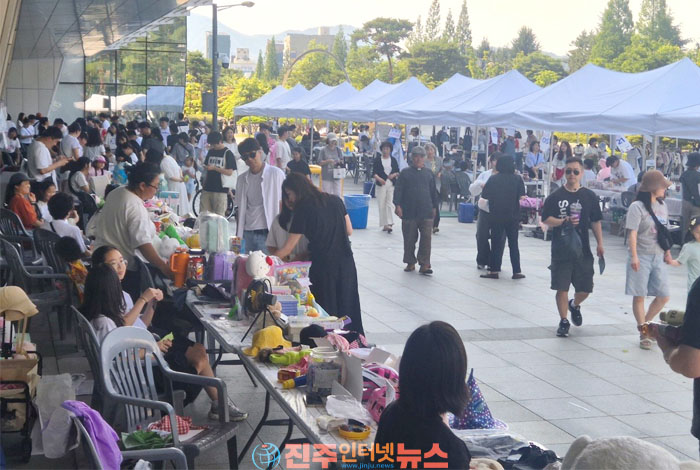 경남관광주간 맞아 18개 관광기업 한자리에…권역별 특색은 살렸지만 일회성 행사 넘어 상설 유통 플랫폼 구축이 과제