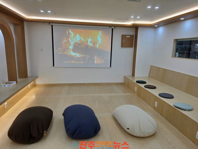 진주시 지하도상가에 청소년 하모 쉼터 조성 감정 공유 게시판 낙서공간