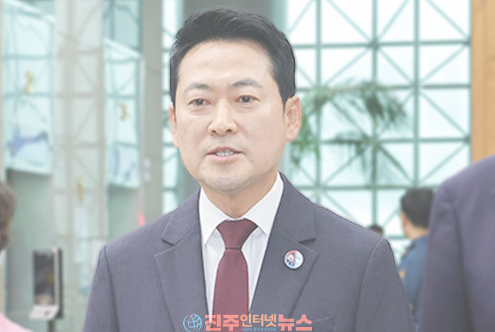 장동혁 대표 거취를 둘러싼 '징계 내전' 속 쇄신은 실종…민생보다 계파 싸움에 갇힌 국민의힘, 보수 재건의 골든타임을 놓치고 있다