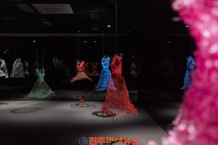 진주시 금기숙 작품전 10월18일까지 연장 전시