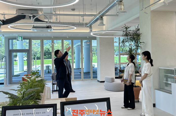 세대를 어우르는 하동군평생학습관 주말 배움의 열기 가득