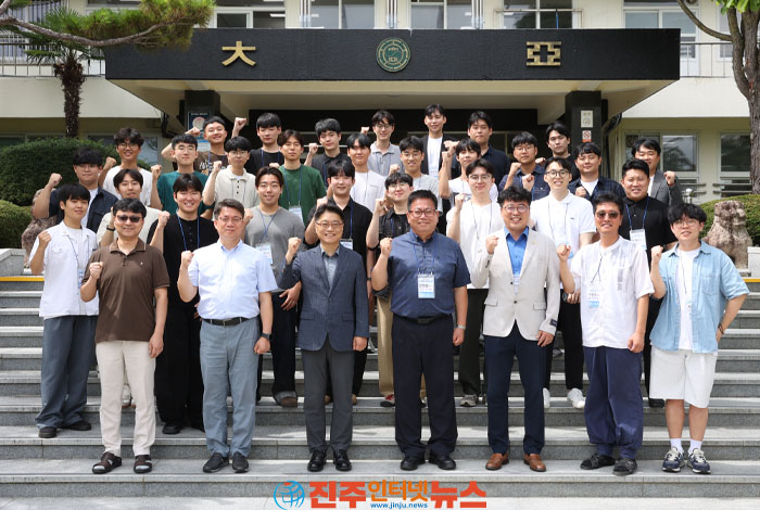 1995년부터 이어온 대표 진로 멘토링 프로그램… 대학생·직업인 동문 30명 참여, 후배들에게 꿈과 도전의 메시지 전해
