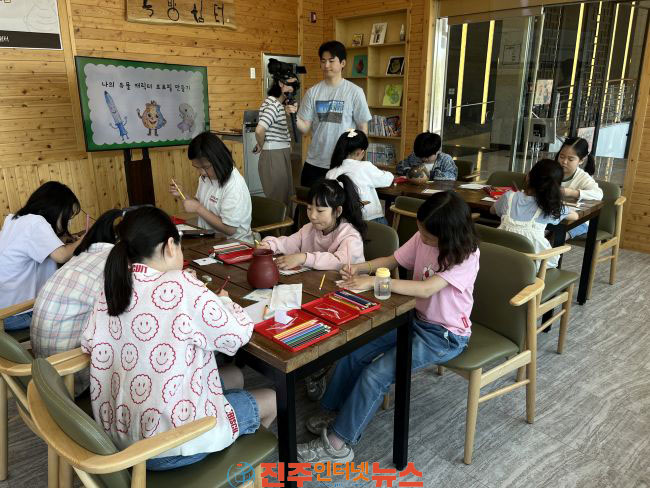 진주시 문화시설사업소 어린이 큐레이터 교육 박물관 담다 성료