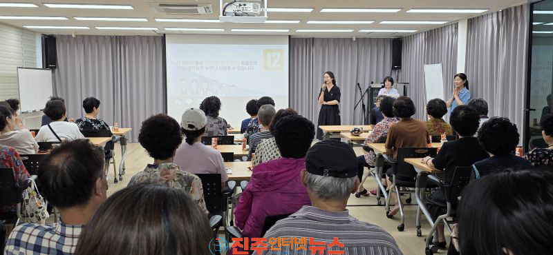 진주시 상봉동주민자치회 한여름 밤의 영화산책 성황리에 첫 영화 개최