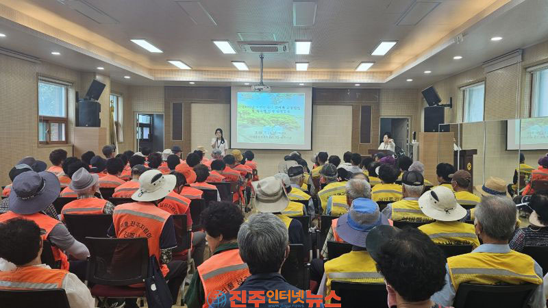 진주 하대동 노인일자리 참여자 교통안전 및 혹서기 대비 안전교육 실시