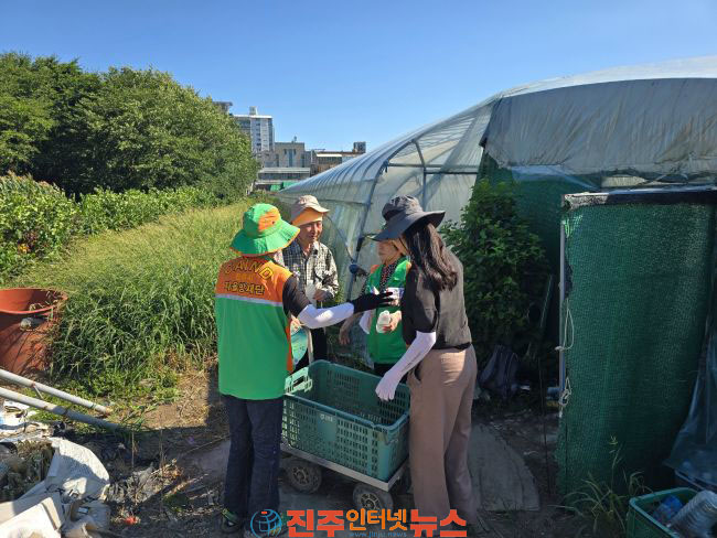 진주 하대동 지역자율방재단 폭염 대비 영농 작업장 예찰
