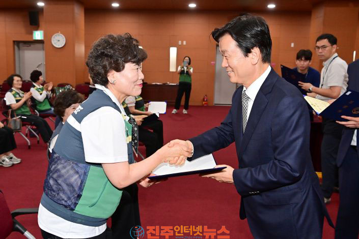 진주시 여성민방위기동대원 40여명 안전 보안관 위촉