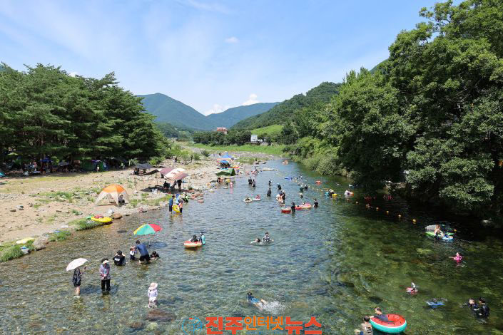 낮에는 청정 계곡·밤에는 빛나는 축제 피서 성지 산청군 주목