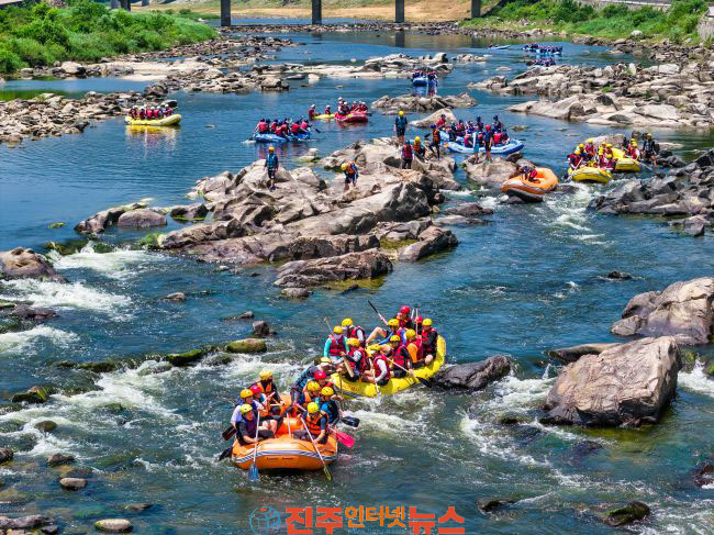 낮에는 청정 계곡·밤에는 빛나는 축제 피서 성지 산청군 주목