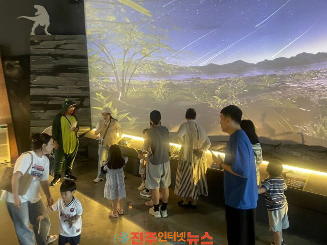 진주익룡발자국전시관 여름방학 특별 해설 운영