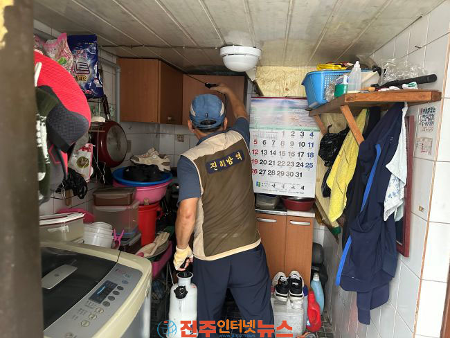 벌레 걱정 끝! 진해방역공사 9년째 이어온 어르신 사랑의 방역 후원