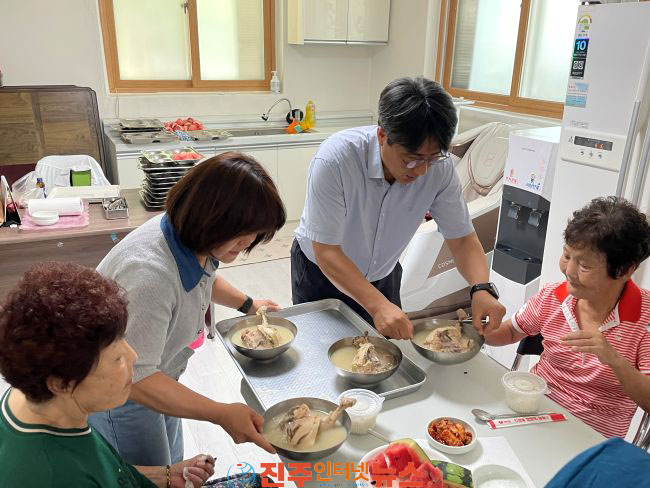 진주시가좌사회복지관 복날 맞아 경로당 어르신 대상 삼계탕 나눔행사 진행