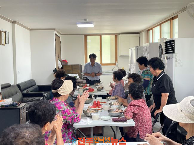진주시가좌사회복지관 복날 맞아 경로당 어르신 대상 삼계탕 나눔행사 진행