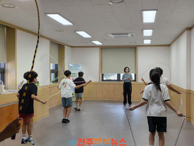 사천시보건소 초등학생 여름방학 성장체조 줄넘기 교실 운영