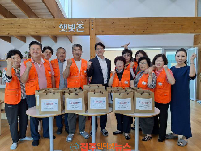 진주 명석면 지역사회보장협의체 건강듬뿍 삼계탕 나눔 봉사 실시