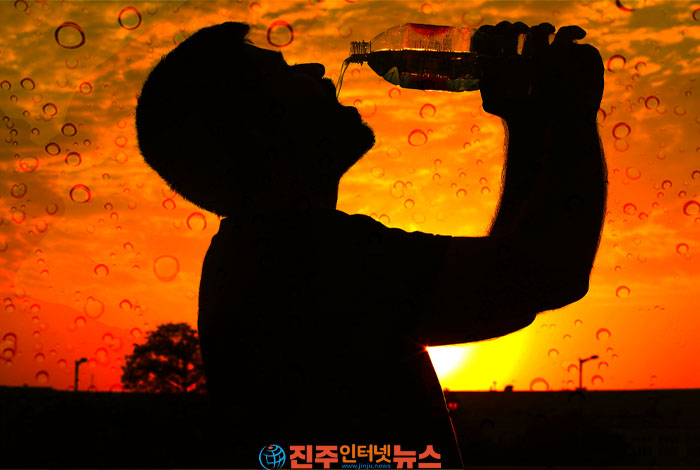 양산 42.5℃ 역대급 폭염… “목마르지 않아도 물 마셔야” 탈수·급성신손상 경고