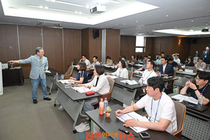 진주시의회 딱 맞는 맞춤 연수로 의정 전문성 높인다