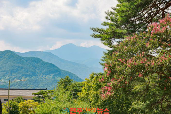 산천재에서 바라본 지리산 천왕봉