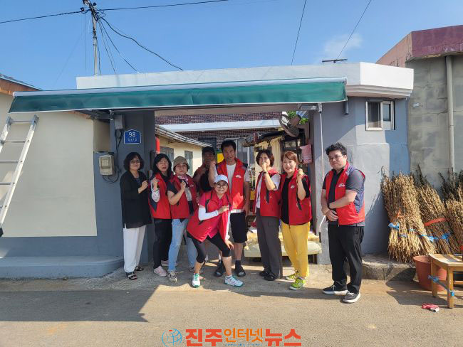 사천시 용현면지역사회보장협의체 마을간이쉼터 차양막 설치