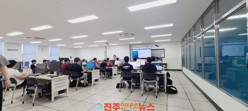 한국폴리텍대학 진주캠퍼스 진주지역 특성화고 학생 대상 AI·디지털 역량 강화 교육 운영