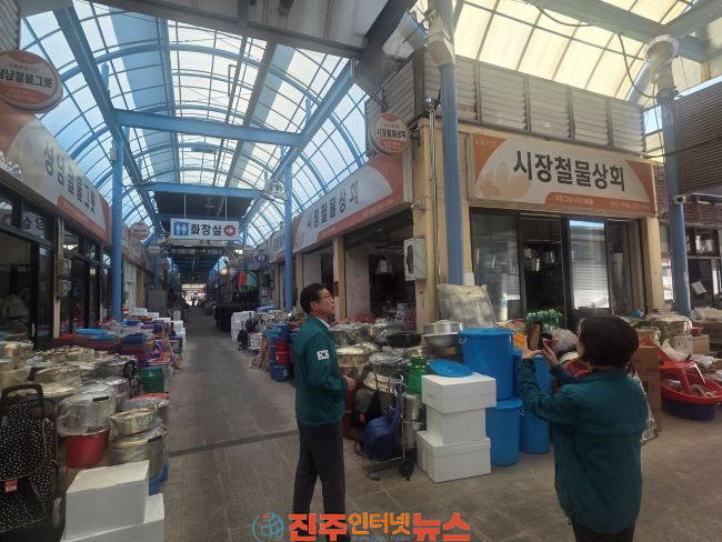 사천시 지속되는 폭염 대응 총력 시민안전국장 무더위쉼터·공공사업장 등 현장 점검