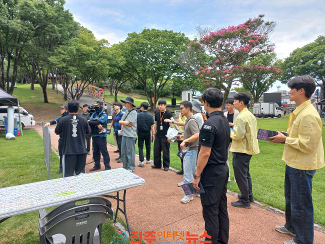 진주시 국가유산 미디어아트 진주성 앞두고 민관합동 안전점검