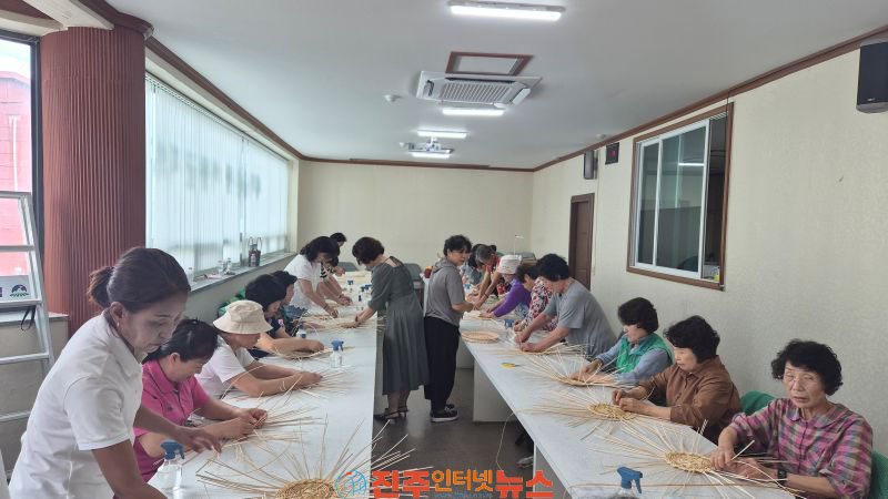 하동군새마을부녀회 함께 엮는 행복 라탄 공예 교실 운영