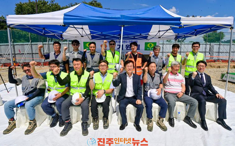 조규일 진주시장 남강변 다목적 문화센터 공사현장 점검