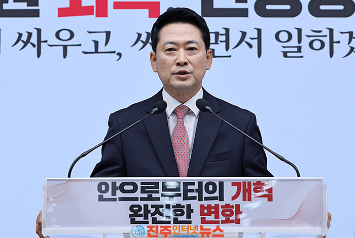 국민의힘 장동혁 대표 ‘임기 완주’ 선언, 당원주권 논쟁은 권력 쟁탈전인가?