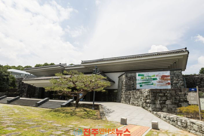 진주시립이성자미술관 특별기획전 이미지의 미래들 성황리 폐막 이성자미술관