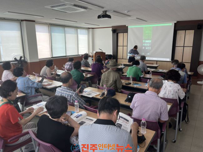 2026년 진주 신안동 주민자치위원회 어르신 스마트폰 무료교육 실시