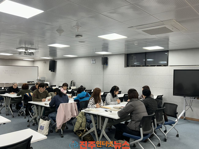 진주시립도서관 시민 생활속 문화공간 자리매김