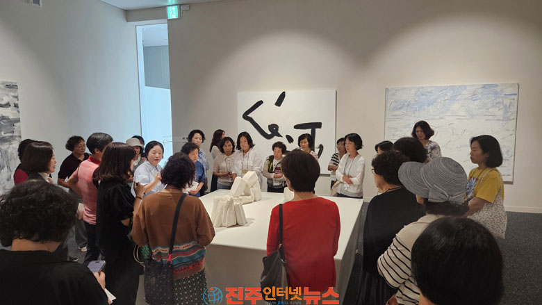 진주시립도서관 시민 생활속 문화공간 자리매김