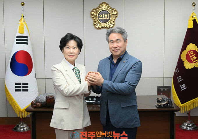 진주시의회 박미경 의장 경남도의회 박준 의장 찾아 건의안 설명