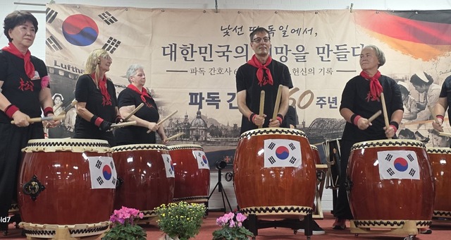 (사)한국인터넷언론협회 경북인터넷뉴스 최현영 대표가 해마다 봉사단을 꾸려 파독 간호사와 광부들을 찾아 따뜻한 나눔을 실천하고 있어 눈길을 끌고 있다.