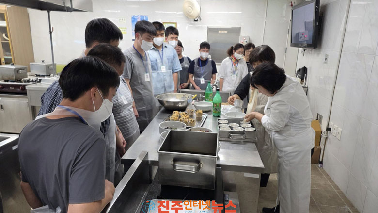 진주시 평생학습관 발달장애인과 함께‘떡 만들기 체험