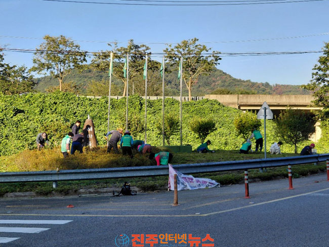 진주시 명석면 새마을단체 추석 손님맞이 아름다운 꽃길 조성