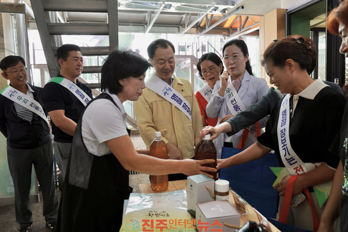 산청군 추석 명절 전통시장 장보기 추진 유명현 군수