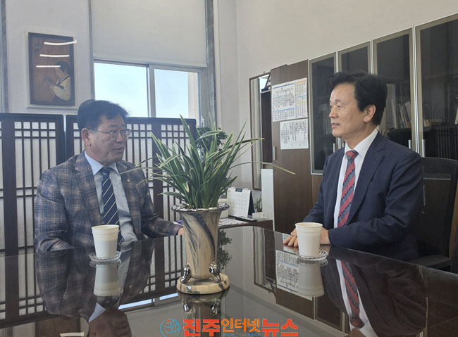 조규일 진주시장 연이은 상경 투쟁 이어 국회 김정호 기후위원장 면담